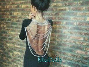 Mia_Dolly